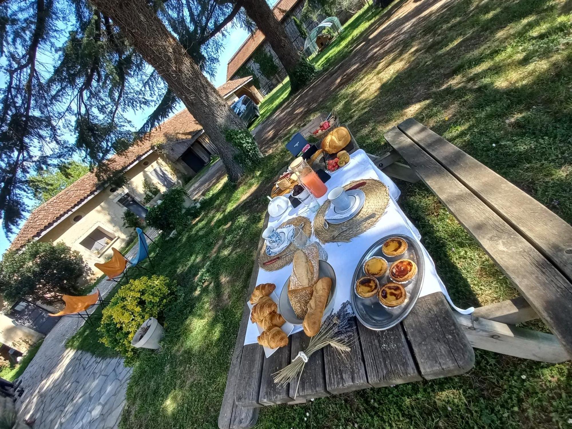 L' Embellie Sur Lot Bed & Breakfast Sainte-Livrade-sur-Lot Exterior photo