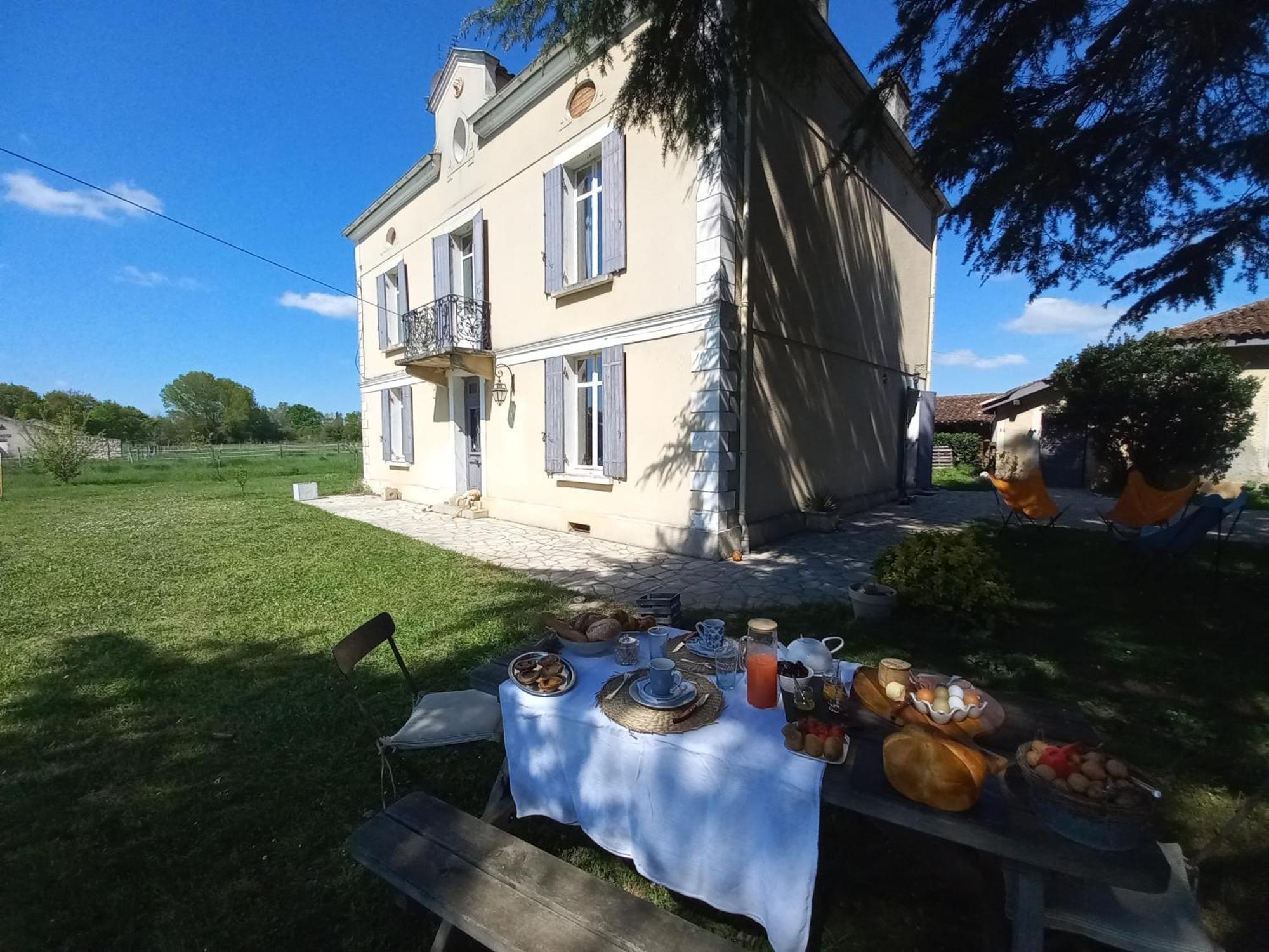 L' Embellie Sur Lot Bed & Breakfast Sainte-Livrade-sur-Lot Exterior photo